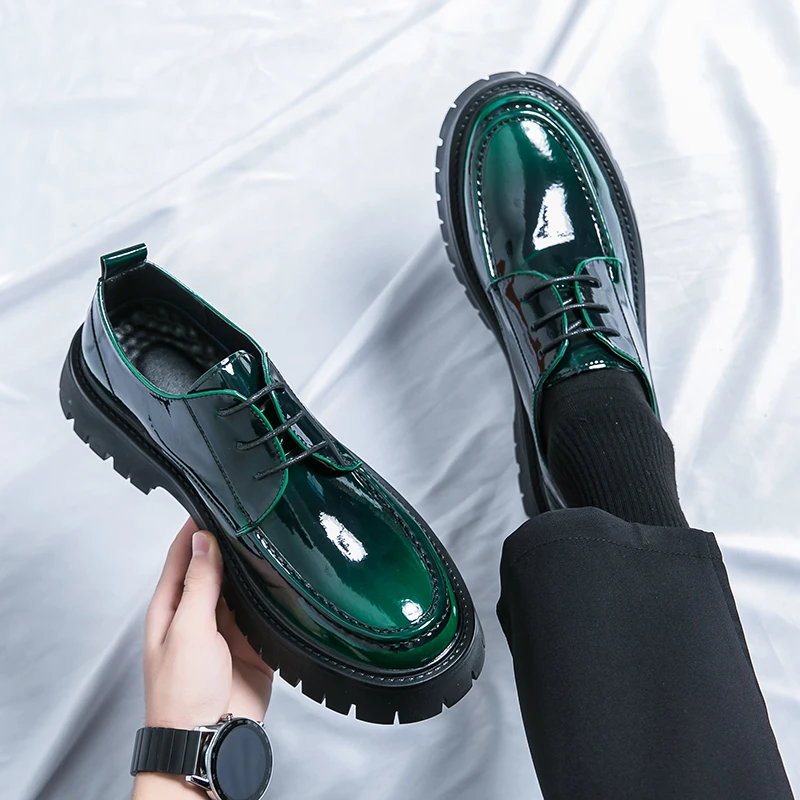 2023 Мужская весенне-осенняя Зеленая кожаная обувь, модный тренд на платформе, универсальная Японская Корейская деловая повседневная обувь, костюм, мужская обувь