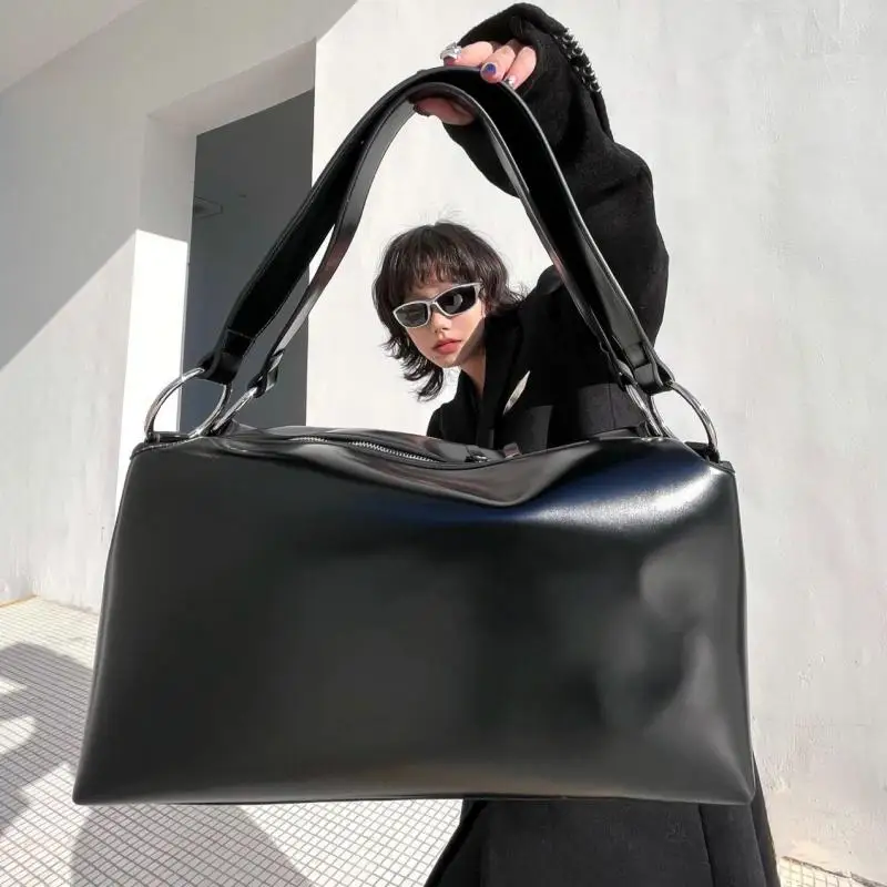 Европейская и американская мода Темный минимализм в стиле локомотива Широкий плечевой ремень Большая вместительная сумка Bento квадратной формы