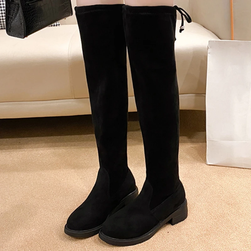 Женская обувь; Лидер продаж 2023 года; Женские ботинки на шнуровке; Зимние Однотонные ботинки из Флока с круглым носком; Лаконичные Модные сапоги выше колена на массивном каблуке