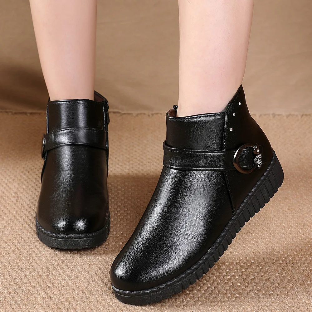Зимние ботинки для женщин Зимой 2024 года, новые женские короткие ботинки из теплого плюша для мам, женская нескользящая бархатная обувь, ботильоны
