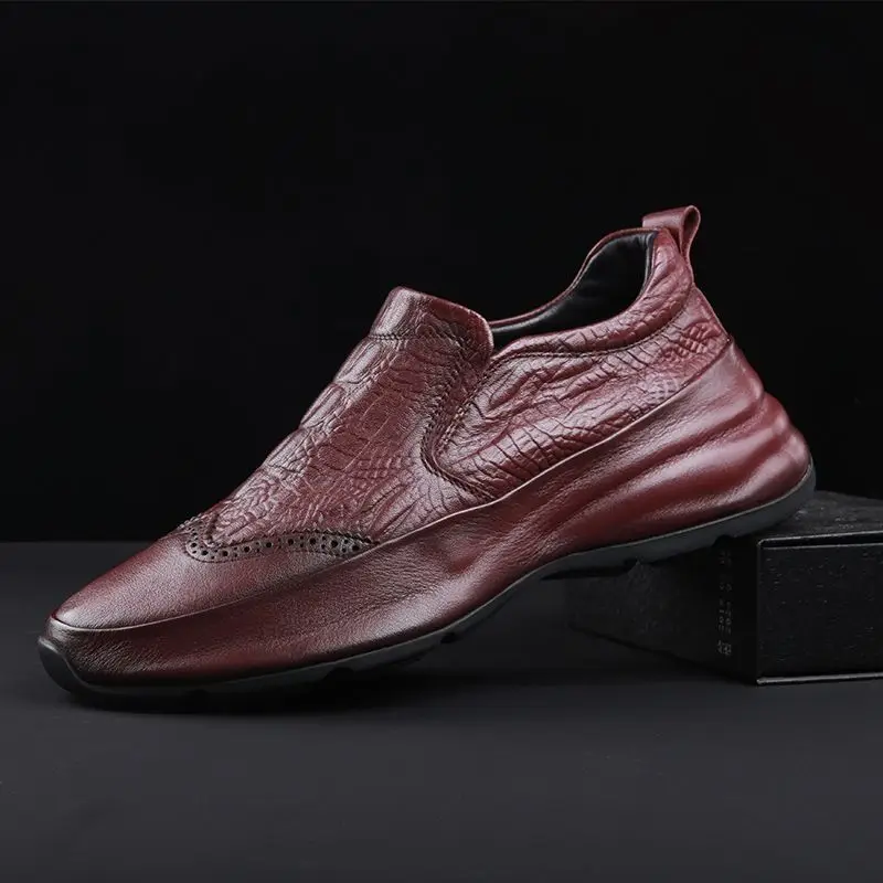 Мужская повседневная обувь из натуральной кожи, роскошные мужские лоферы, дышащие слипоны, красная обувь для вождения, мужская деловая обувь из воловьей кожи с низким берцем