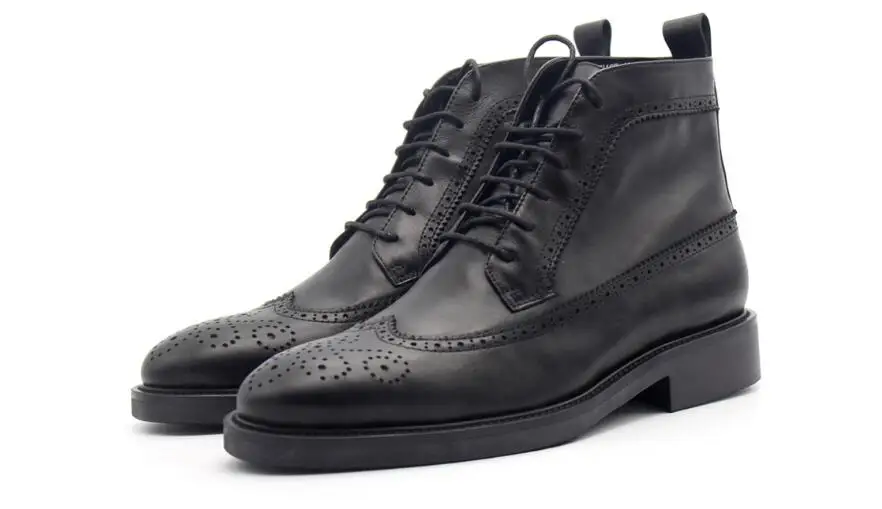 Новые модные зимние рабочие ботинки черного цвета с острым носком ручной работы из натуральной кожи на шнуровке, резные ботинки Martin, мужские ботинки