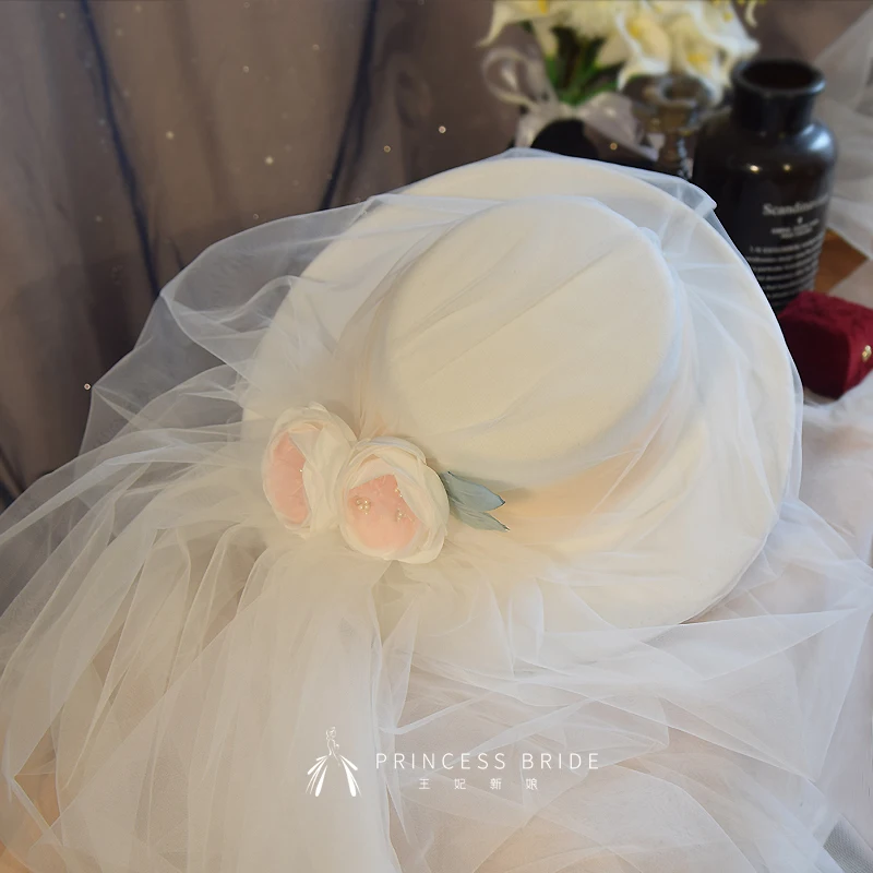 Роскошный дизайн, Большая Свадебная Фетровая шляпа, Женская Белая Длинная Сетчатая вуаль, Цветочные Чародейки для женщин, Элегантное Головное убор Сомбреро для невесты